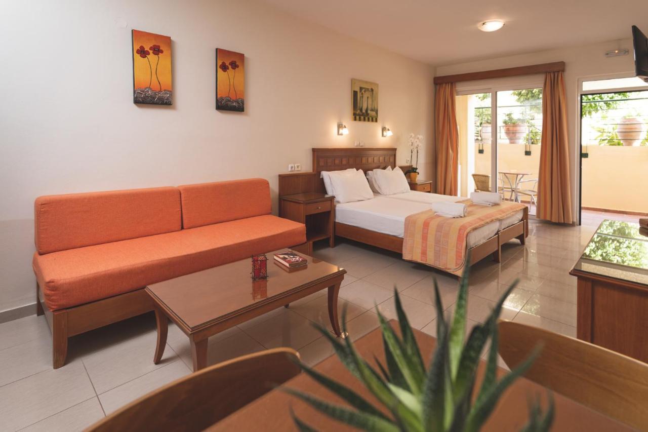 Helios Apartments Като-Даратсо Номер фото