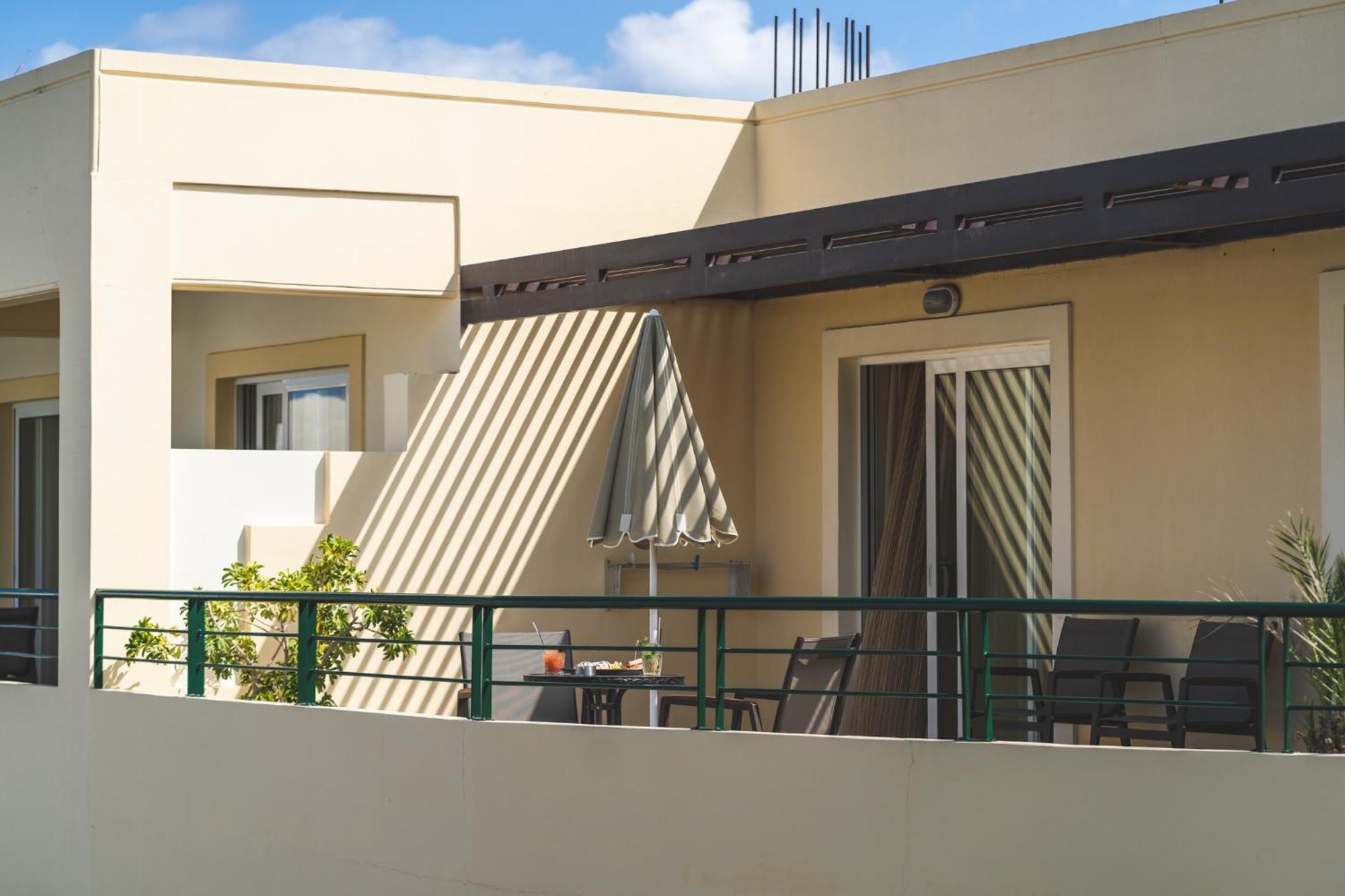 Helios Apartments Като-Даратсо Номер фото