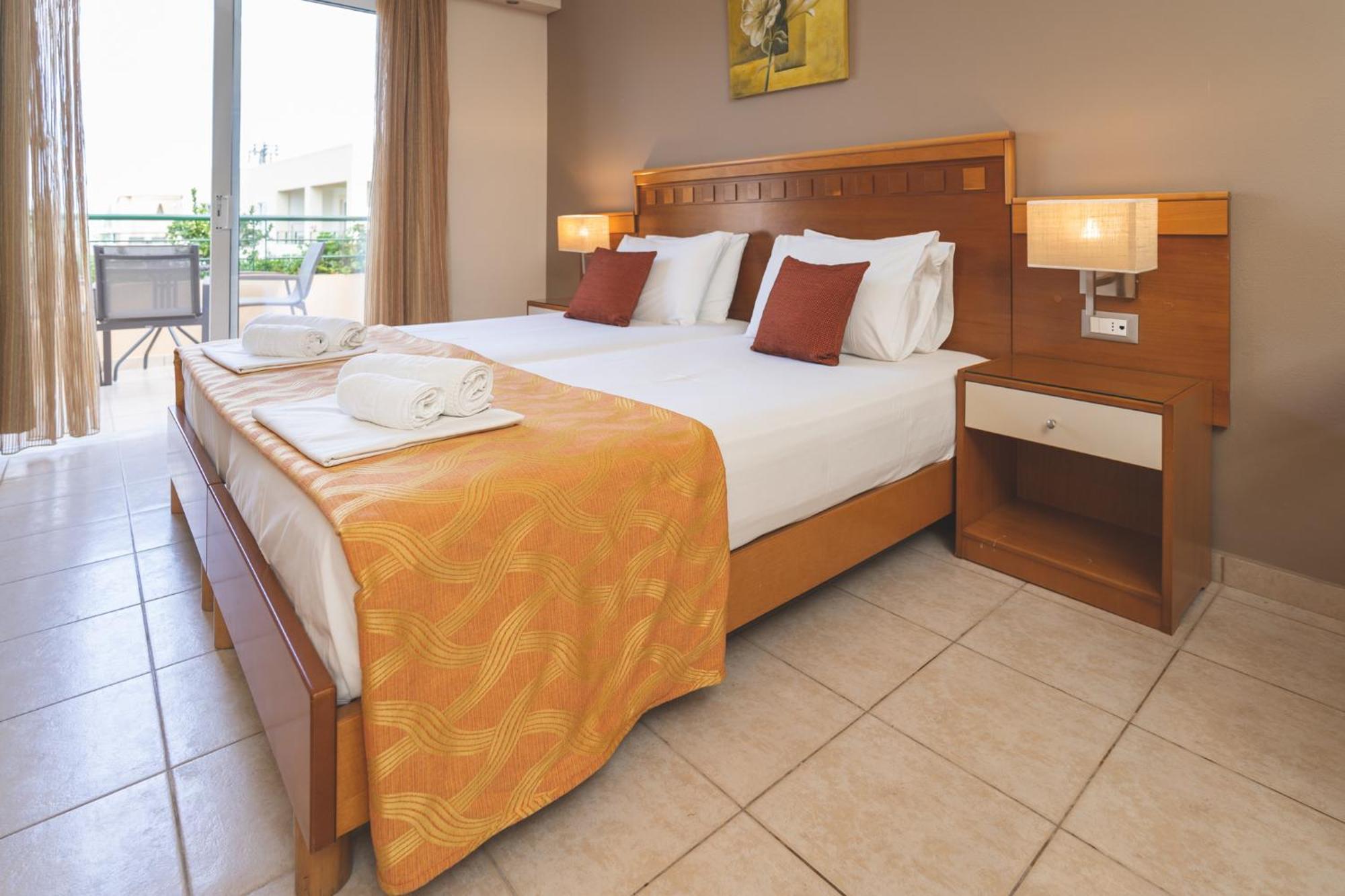 Helios Apartments Като-Даратсо Номер фото