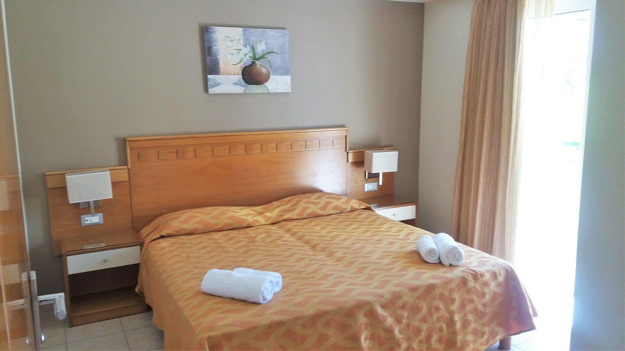 Helios Apartments Като-Даратсо Экстерьер фото