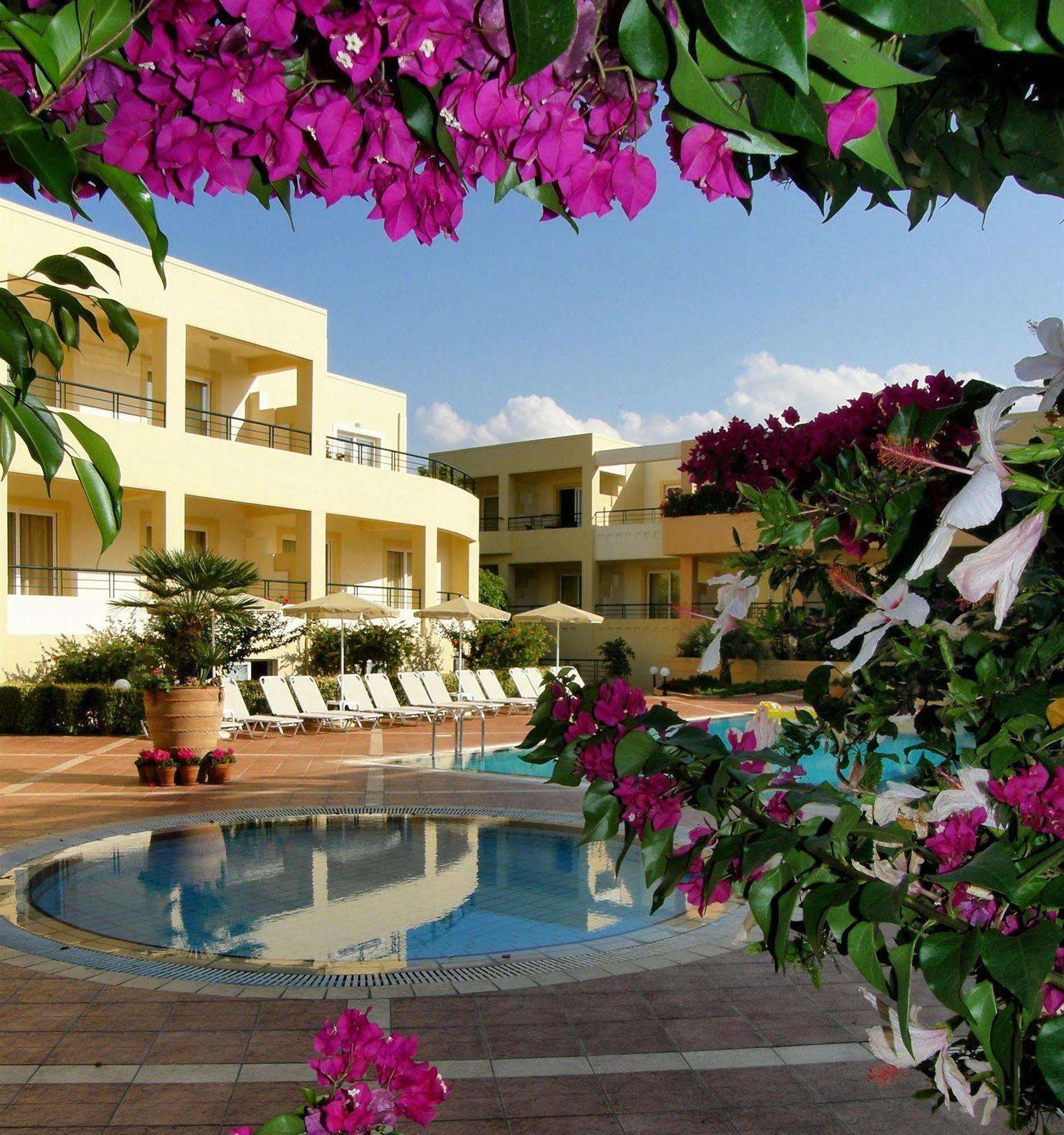 Helios Apartments Като-Даратсо Экстерьер фото